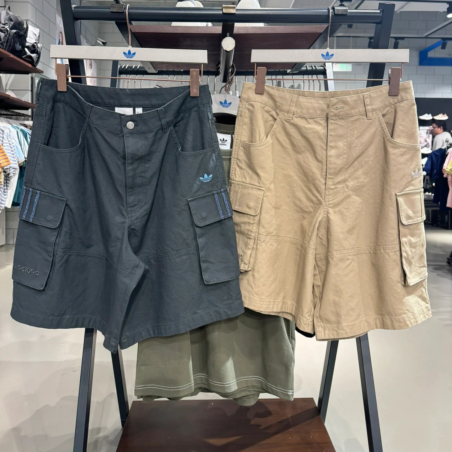 adidas阿迪达斯三叶草25新款男子休闲运动工装短裤KC1435 KC1436