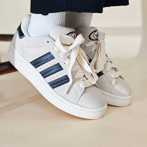 阿迪达斯女子秋冬保暖运动板鞋