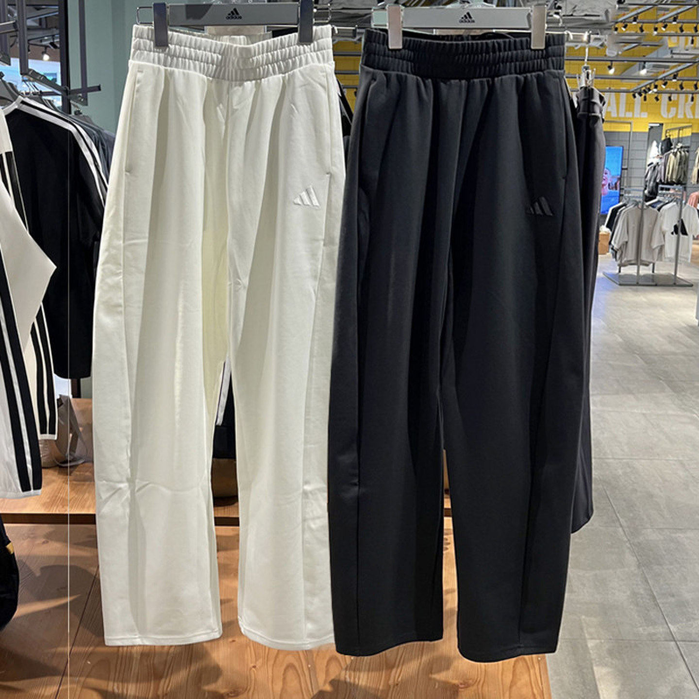 adidas阿迪达斯女子春夏款弯刀裤运动宽松休闲长裤JZ1583 JZ1582