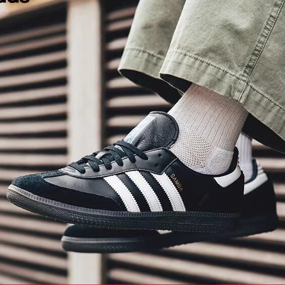 Adidas阿迪达斯车缝线系带板鞋