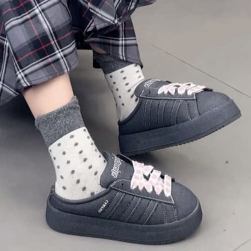 阿迪达斯三叶草女子耐磨休闲鞋