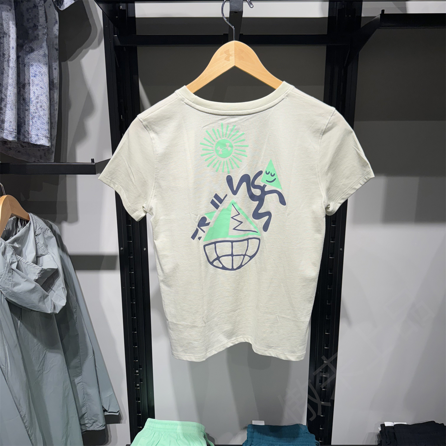 安德玛女子短袖运动T恤