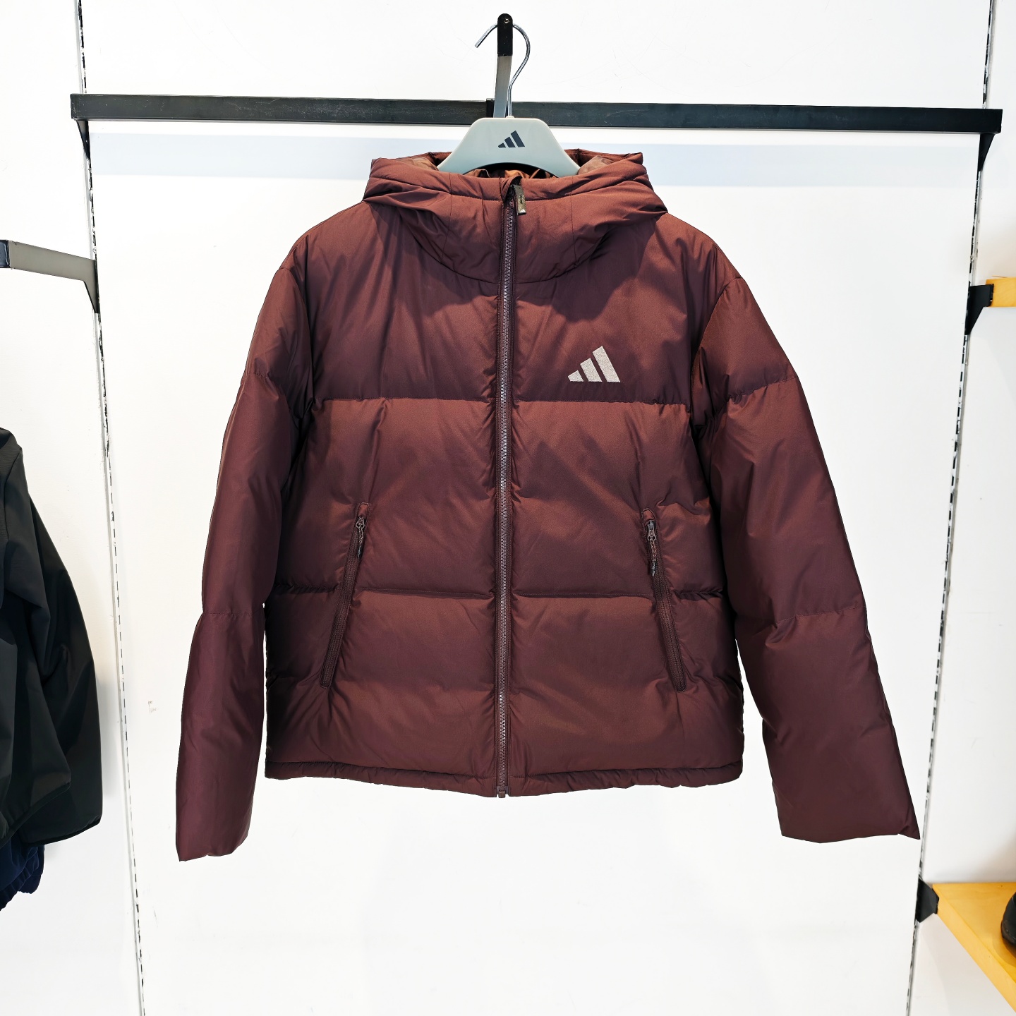 阿迪达斯女子羽绒服连帽外套