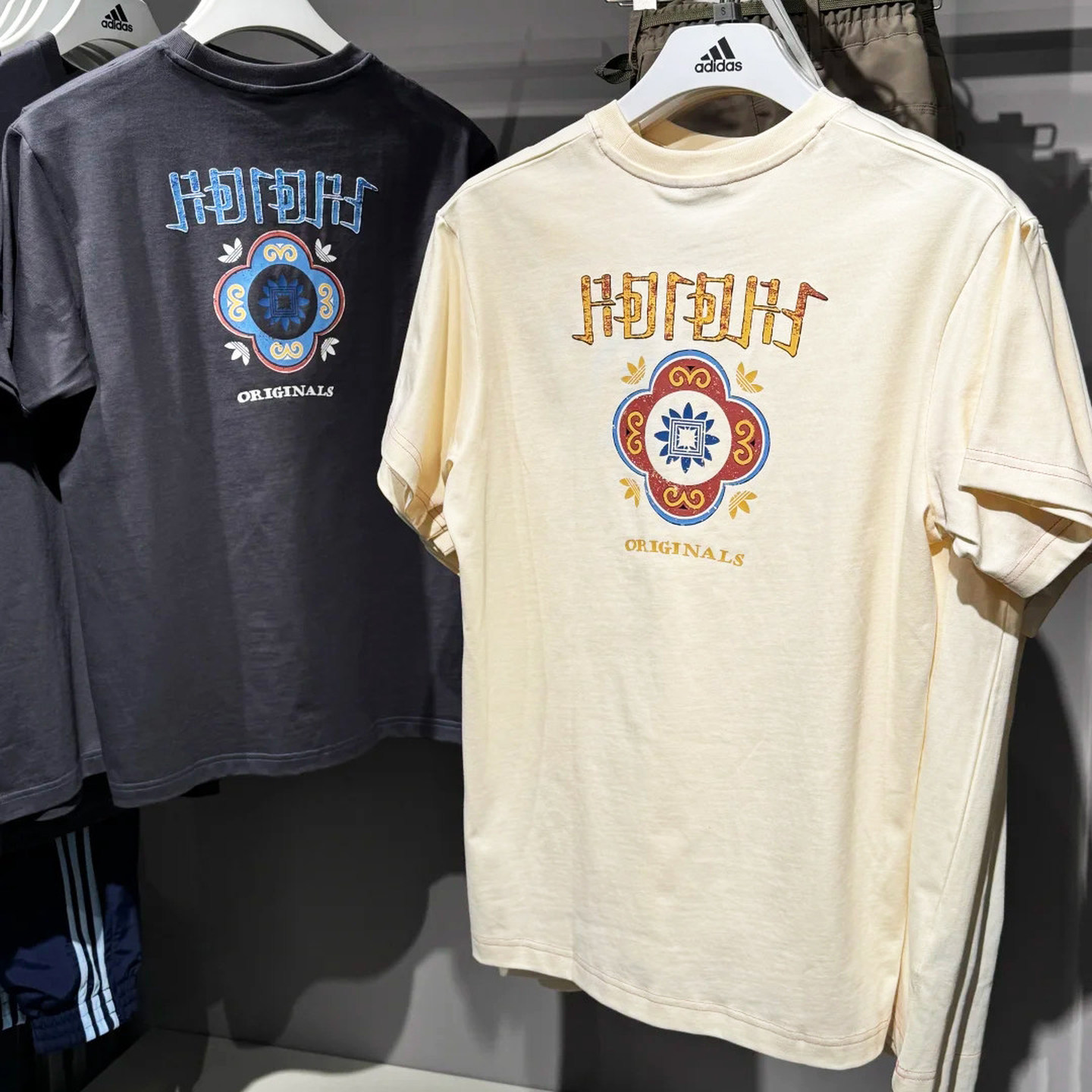 Adidas阿迪达斯三叶草男女短袖休闲透气印花半袖运动T恤KC1429