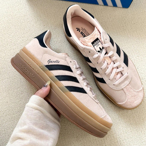 阿迪达斯女士运动休闲板鞋