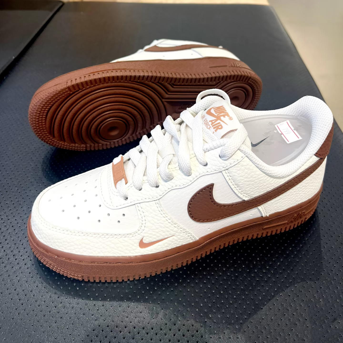 耐克女子板鞋25新空军一号运动鞋