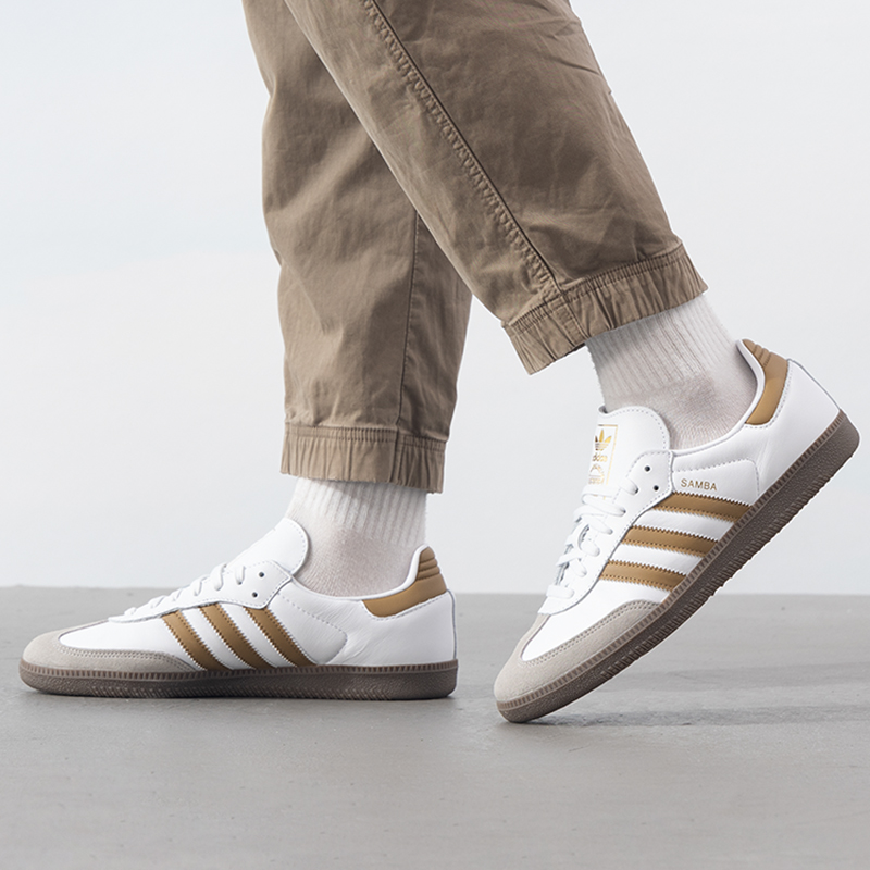 阿迪达斯男女耐磨运动休闲德训鞋