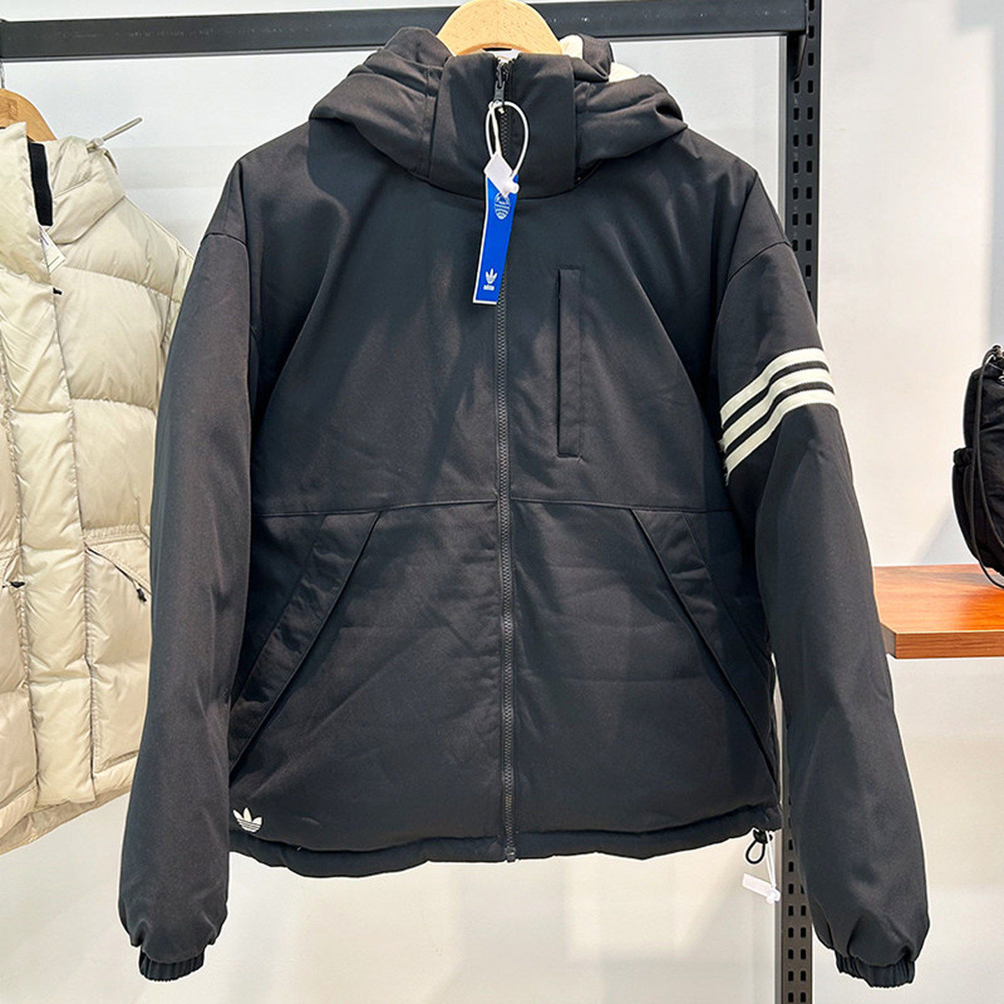 Adidas/阿迪达斯三叶草情侣款休闲保暖双面穿运动羽绒服 HS7283