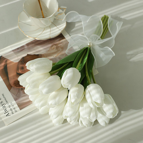 郁金香手捧花仿真花高档领证拍照