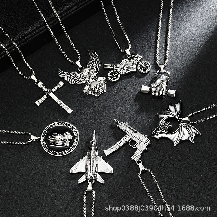 欧美爆款蝙蝠飞机老鹰骷髅十字架吊坠男佛手机器人摩托车钛钢项链