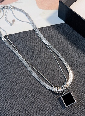 轻奢双层叠戴项链女简约气质百搭锁骨链黑色方块字母石吊坠不掉色