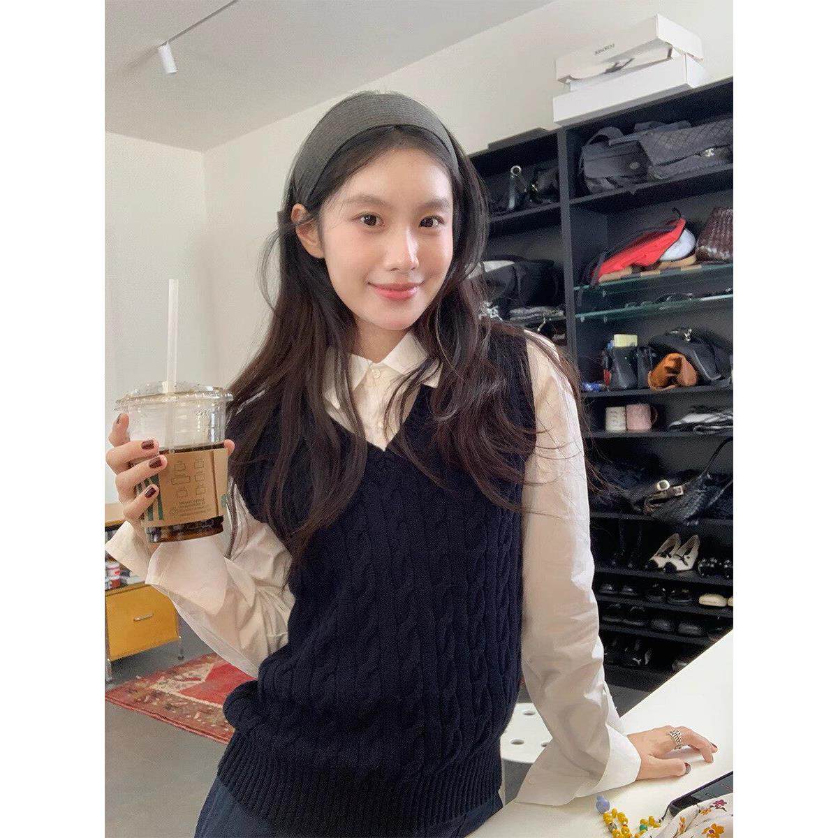针织马甲叠穿背心女秋学院风麻花V领显瘦洋气套头坎肩上衣无袖