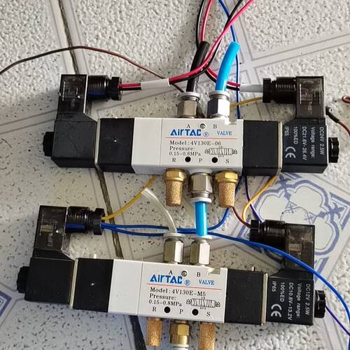 亚德克4V130E一M5 DC24V 有大几百个。成色如图。