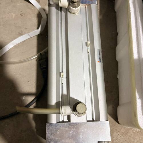 气缸 CDQ2A80－150DCZ 拆机的 成色如图