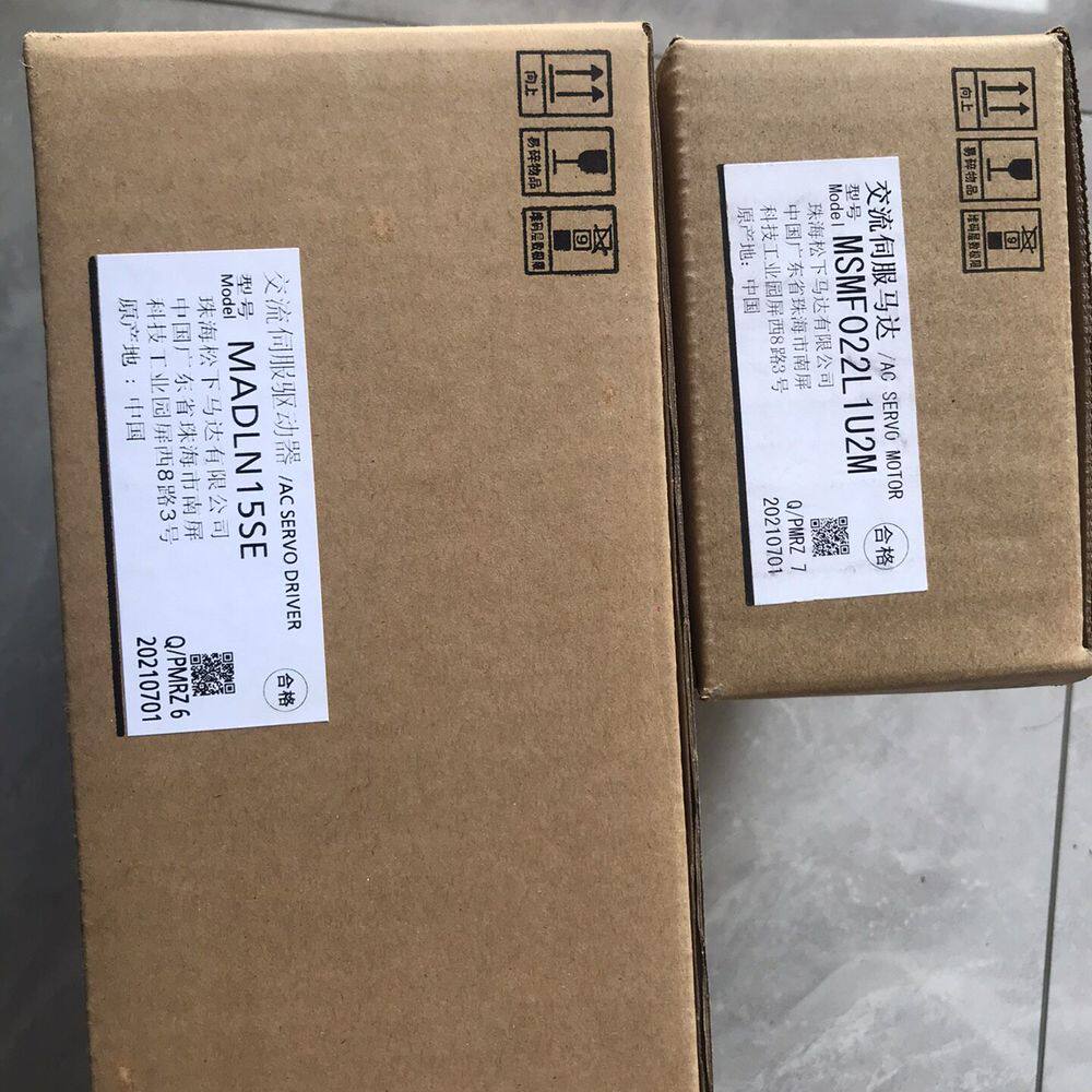 伺服驱动器MADLN15SE还有伺服电机MS - 实物图