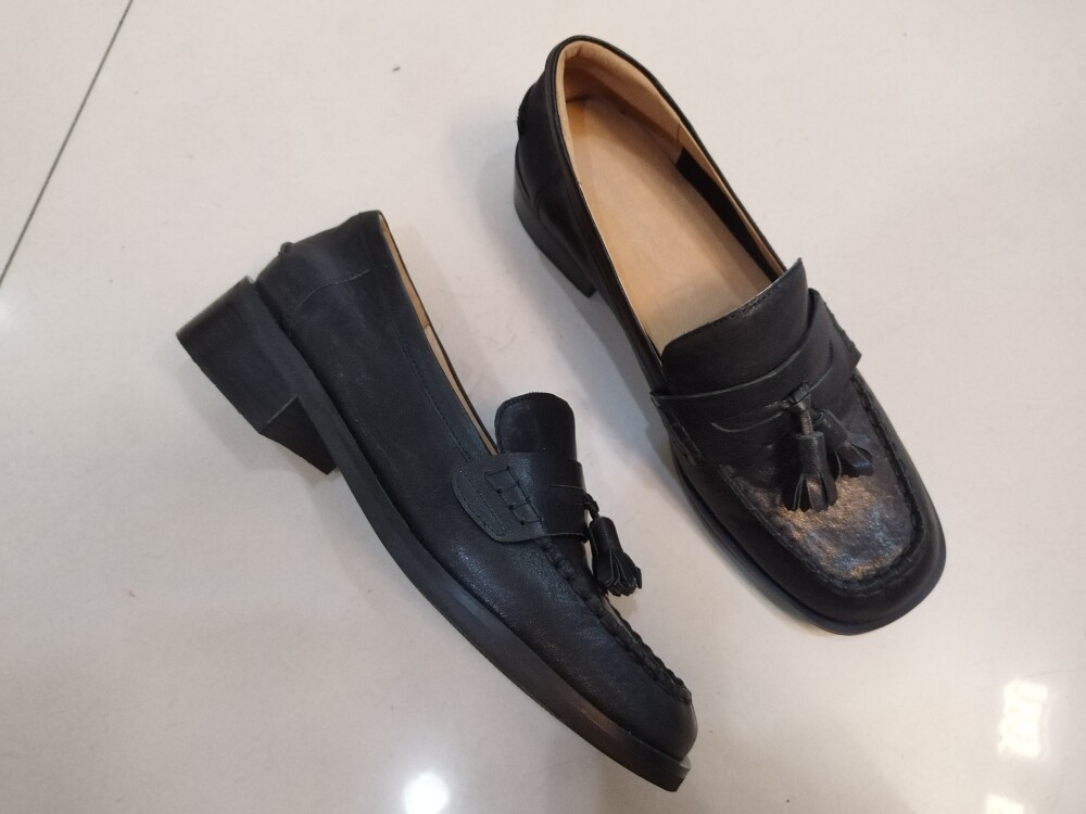 【莎瓦德】牛皮乐福鞋学院牛津鞋方头流苏真皮复古单鞋女