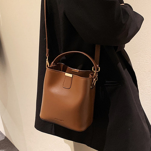 今年小包女20新款潮百搭复古