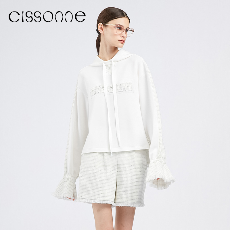 前胸网纱垫绣粗花呢LOGO, 彰显芭蕾韵味