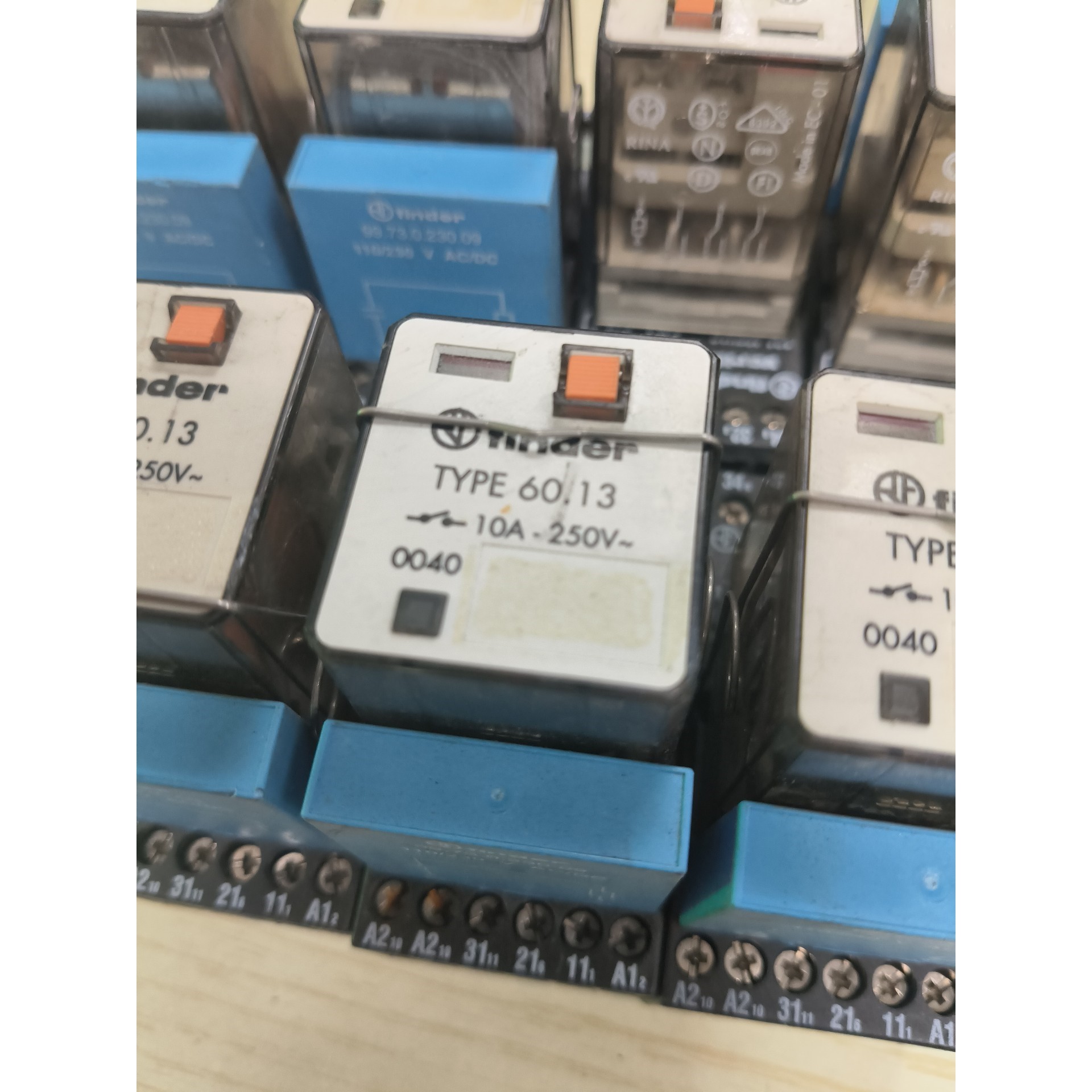 finder  TYPE 60.13有30个,线圈电压AC2议价产品