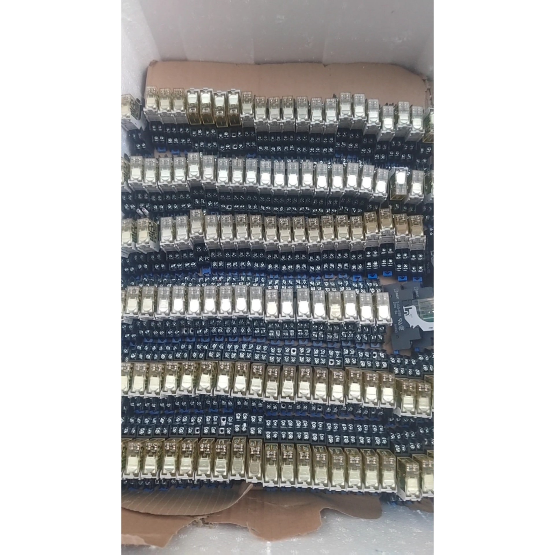 正品新款绿色线圈IDEC和泉中间继电器RJ2S-CL-D24议价产品