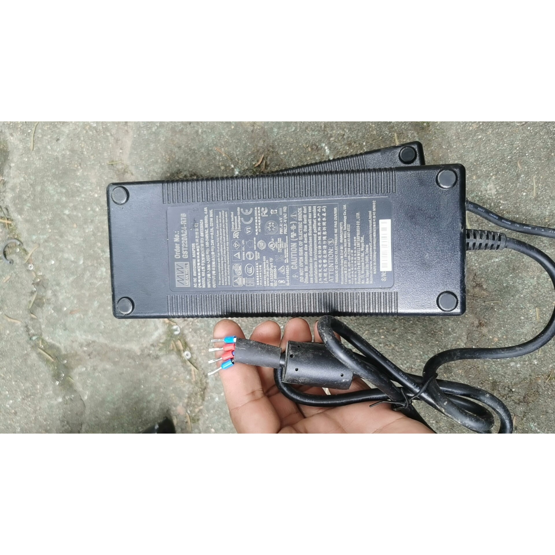 明纬GST220A24-R7B电源适配器,24V 221W全议价产品