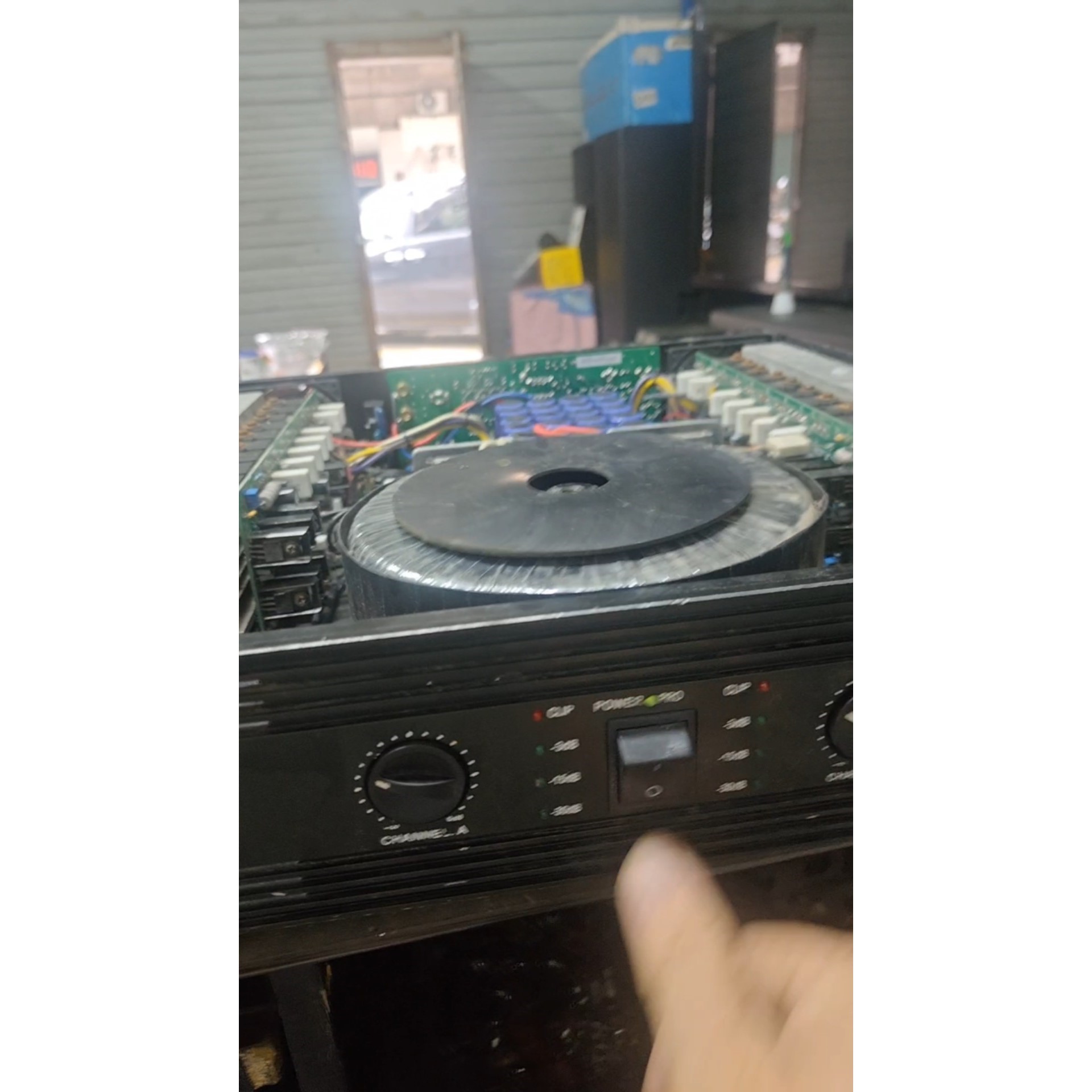 大功率舞台功放,ME8000,每声道16管推动,环牛变压器好议价产品
