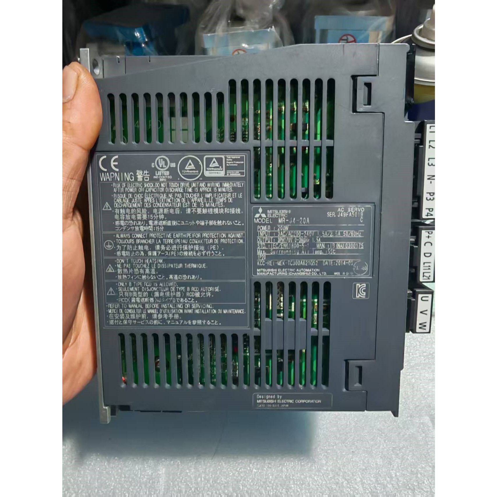 伺服驱动器MR-J4-20A,200W功率,三相交流电驱议价产品