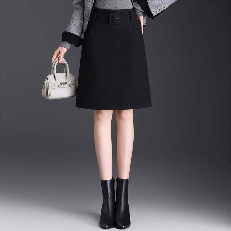 高档品牌毛呢半身裙秋冬2025新款高腰显瘦小个子包臀裙短款气质一