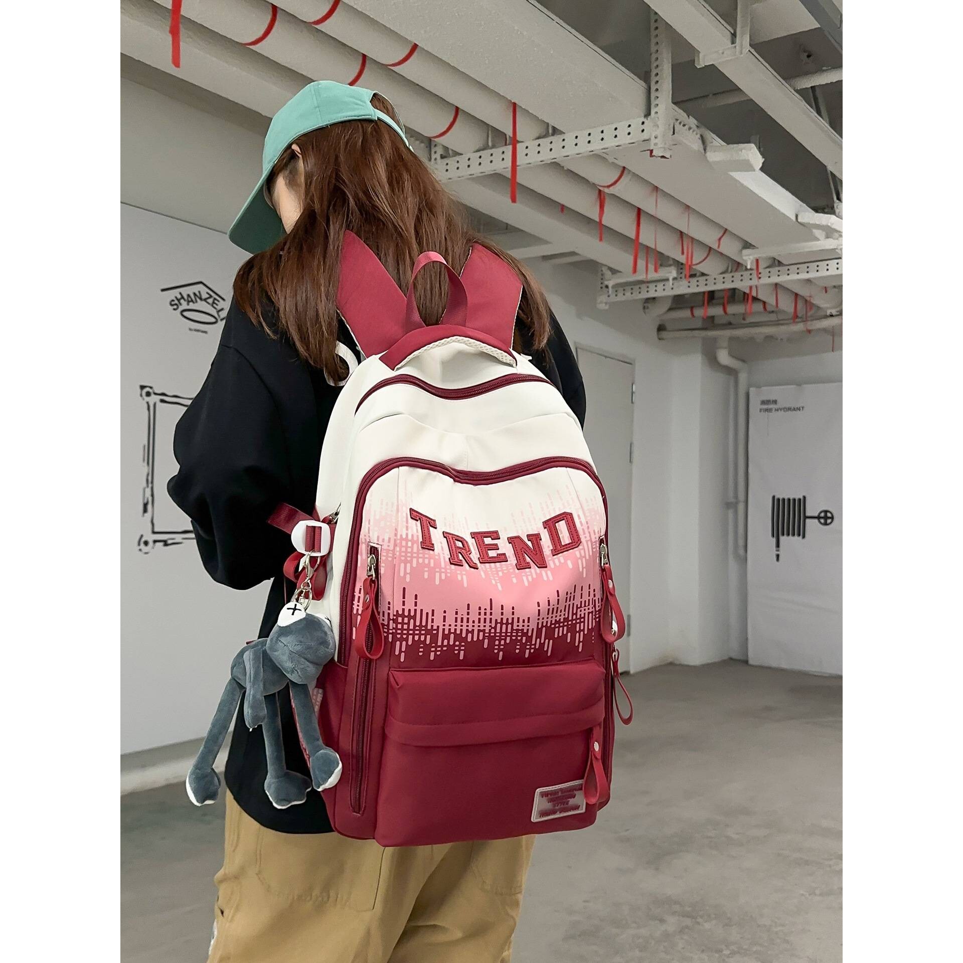 品牌新款书包高颜值双肩包情侣超酷学生休闲简约百搭背包旅游出行