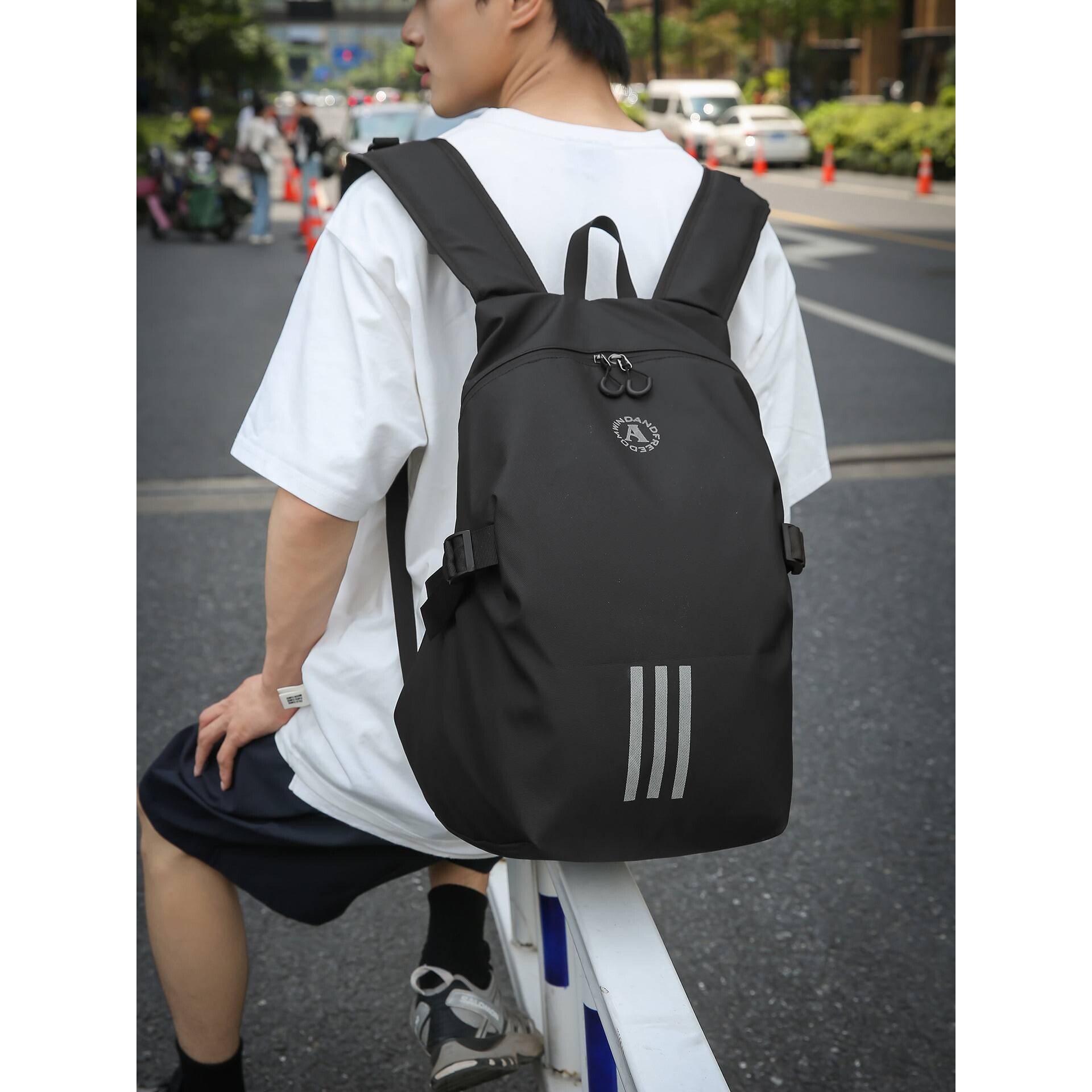 品牌新品全盔骑士骑行双肩包男摩托车机车头盔包潮流休闲足球篮球