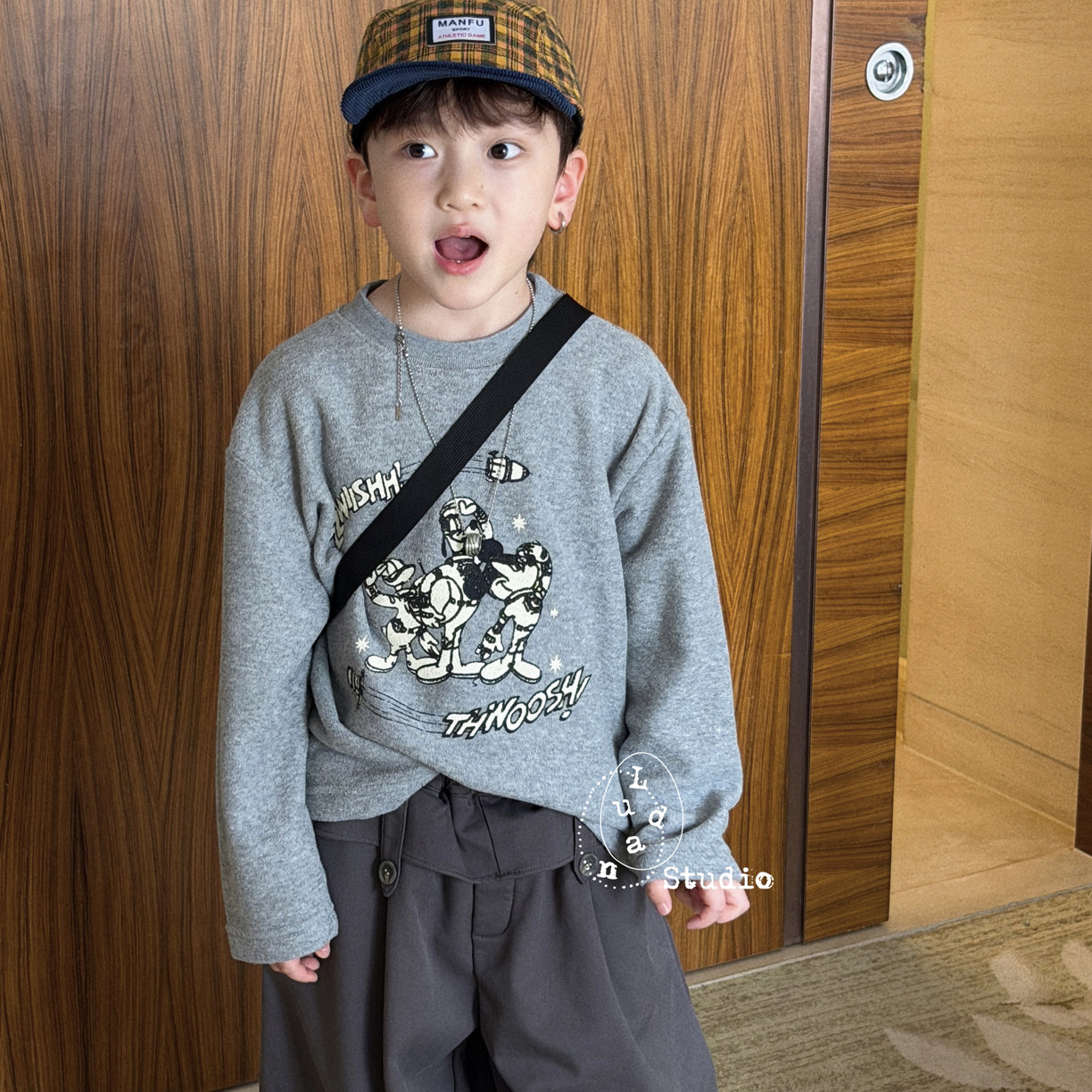 卤蛋童装：布鲁克林/冬款时髦杂灰色抓绒米奇套头卫衣打底男女童