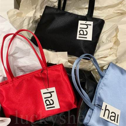 hai真丝绸缎腋下包包25新吴昕同款手拎单肩托特复古法棍小方包女