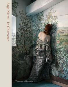 【现货】挪威摄影师 安雅 尼米: 角色扮演 摄影回顾集 Anja Niemi: In Character 欧美摄影书籍 摄影画册