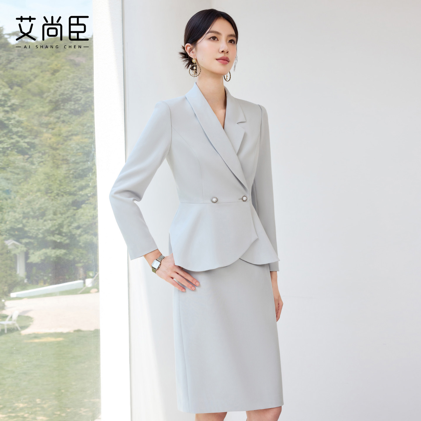艾尚臣2025新款素彩灰小香风西装套装气质优雅百搭美容院医美正装