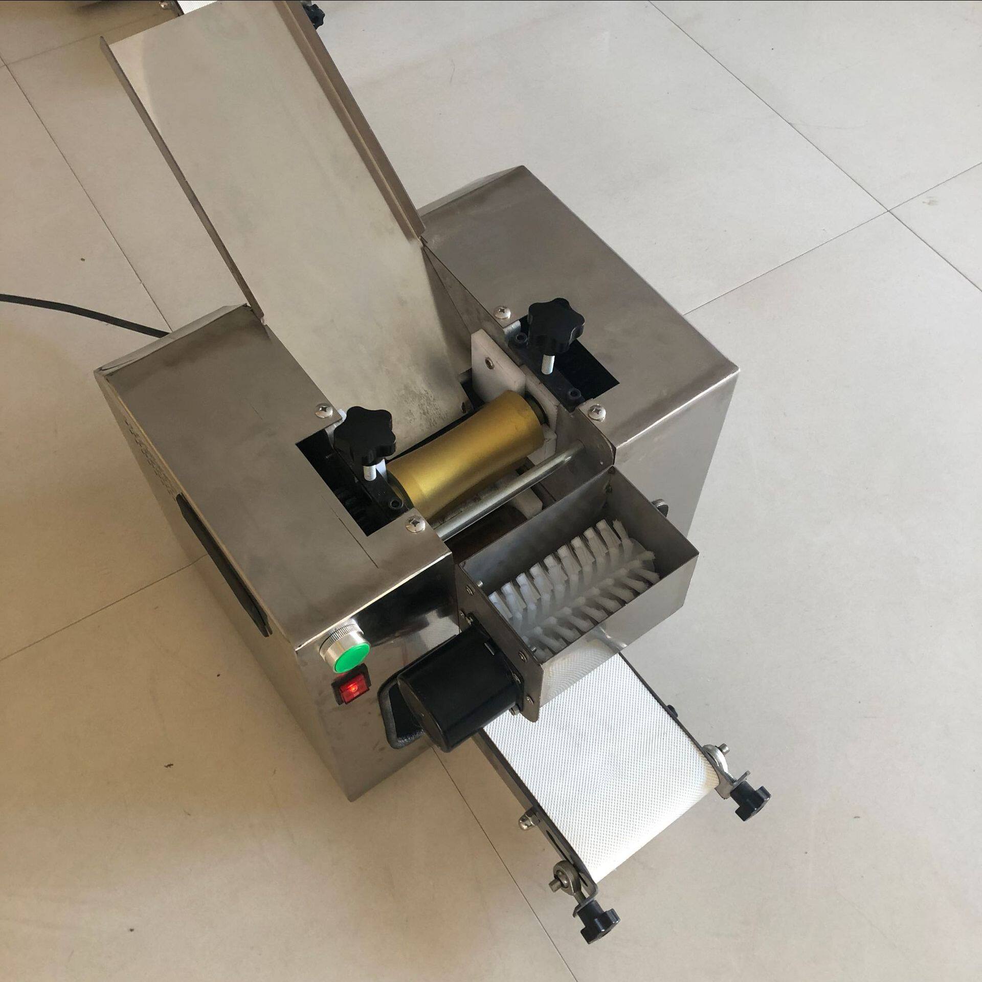 全自动饺子皮机  多功能商用手工饺子皮 混沌皮 云吞皮 虾饺皮 机