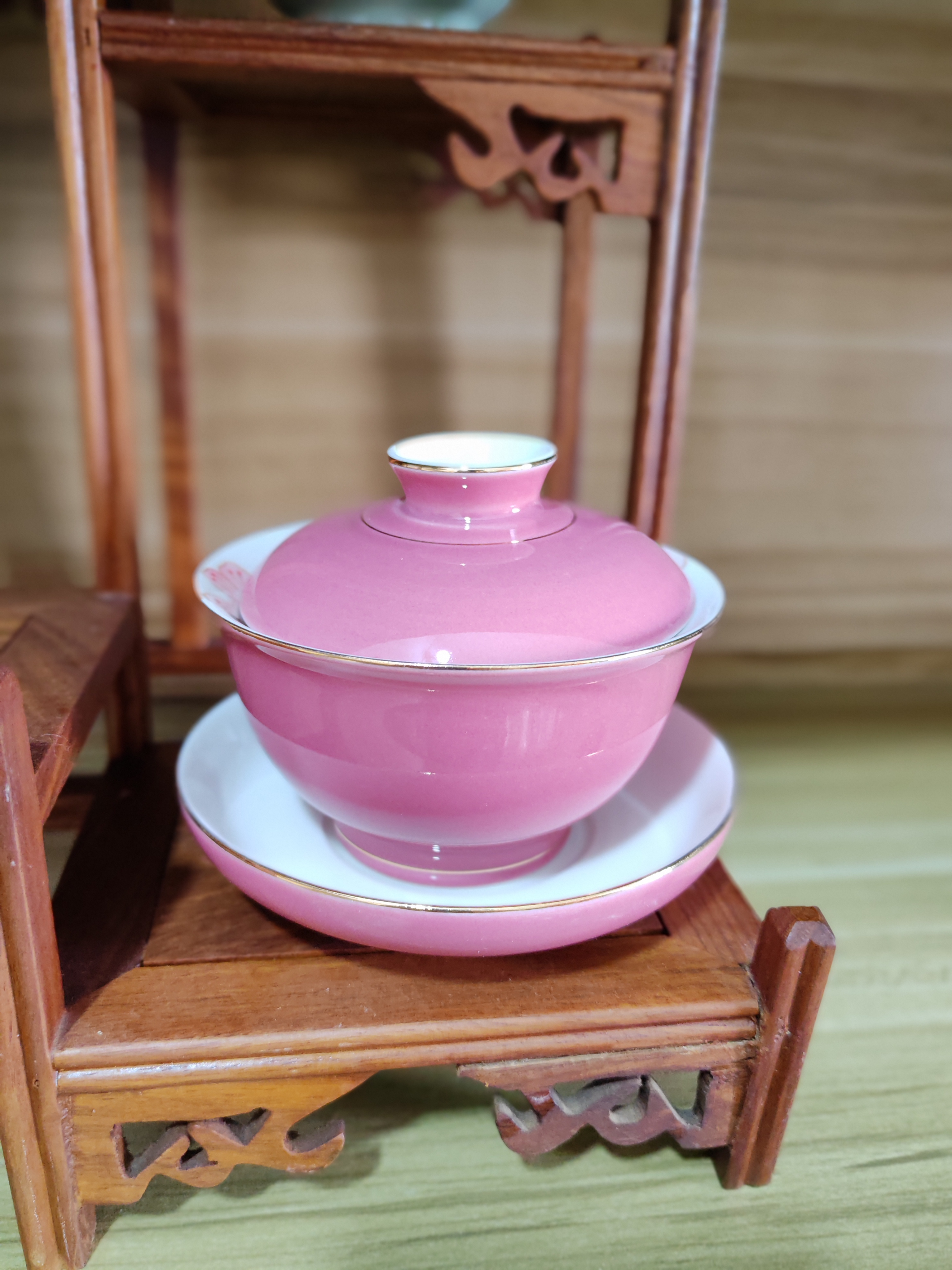 手绘樱花盖碗胭脂红带金边满容约170ml盖下130ml