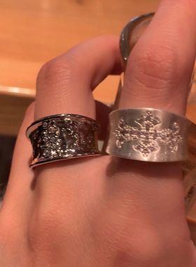 冷淡风宽版十字架戒指女款轻奢小众高级感夸张气质百搭食指戒指环