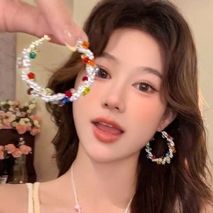 误入花园~彩色珍珠缠绕耳环女2025新款爆款高级感设计感耳圈耳饰