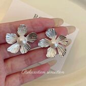 超仙法式 金属花朵耳环2025新款 轻奢感小众设计气质简约耳钉耳饰女