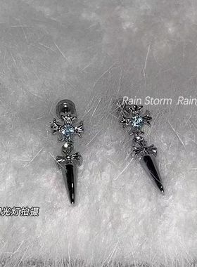 Orange Sea甜酷风蓝色锆石十字架耳骨钉独特钛钢尖锥吊坠耳环耳饰