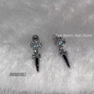 Orange Sea甜酷风蓝色锆石十字架耳骨钉独特钛钢尖锥吊坠耳环耳饰