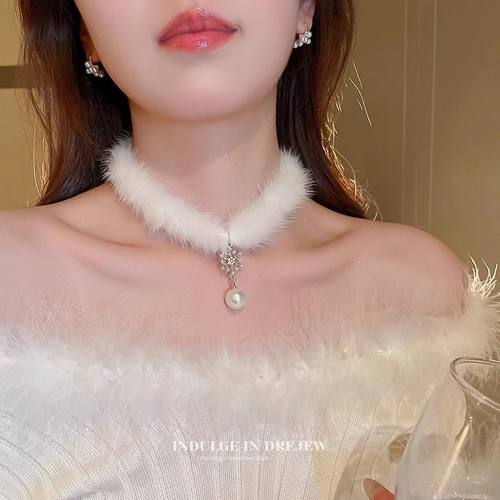 毛绒choker珍珠项链2025新款爆款高级感秋冬圣诞节chocker项圈女