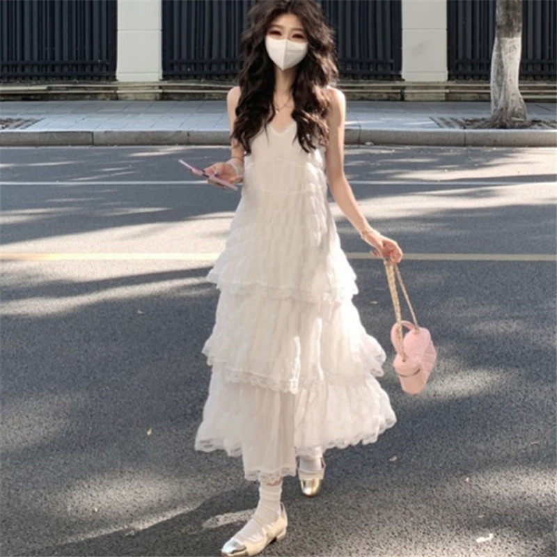 吊带连衣裙女夏季新款海边度假风