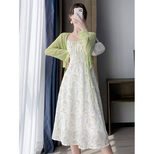 高级感时尚洋气碎花吊带连衣裙女夏季法式小个子长裙海边度假裙子