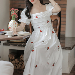 夏季新款少女学生方领泡泡袖绣花连衣裙女法式中长款收腰a字裙子