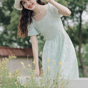 森系方领连衣裙女2025新款夏季法式碎花绿色长裙子收腰显瘦翠花裙