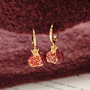 港式 新年百搭耳环 复古安可拉红色石榴耳扣女显白独特漂亮个性