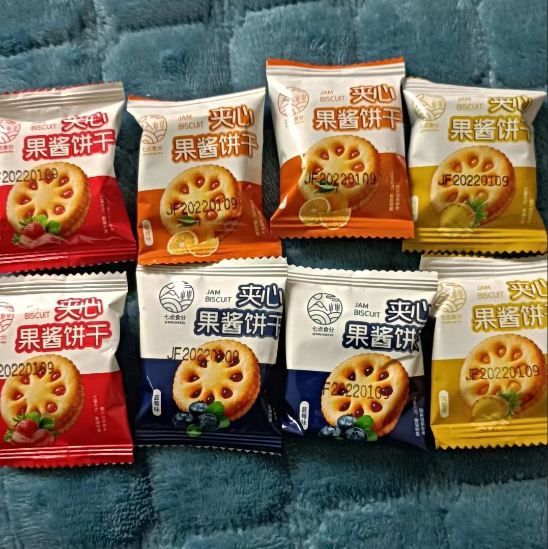 果酱夹心饼干水果口味休闲怀旧网红零食好吃果香草莓凤梨蓝莓零食