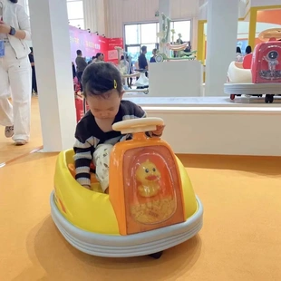 儿童碰碰车新款电动车宝宝玩具转转车1-3-7岁男孩女孩音乐灯光