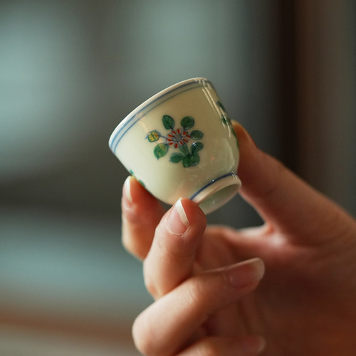 宛玉成化斗彩折枝菊纹20ml一口杯